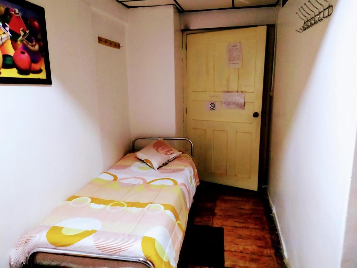 Hostal Latitud Ecuem Quito Exterior photo