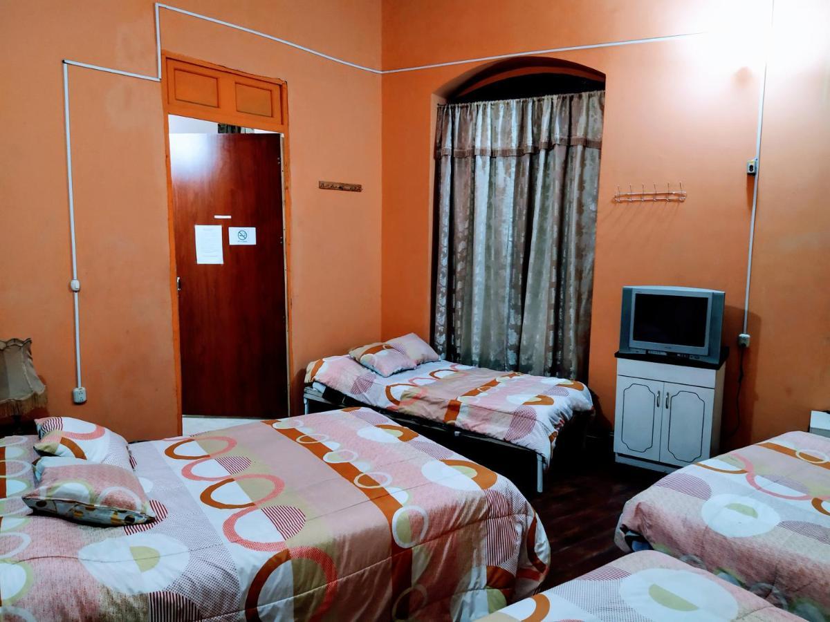 Hostal Latitud Ecuem Quito Exterior photo