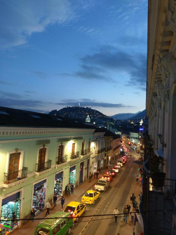Hostal Latitud Ecuem Quito Exterior photo