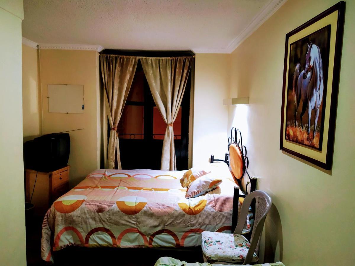 Hostal Latitud Ecuem Quito Exterior photo