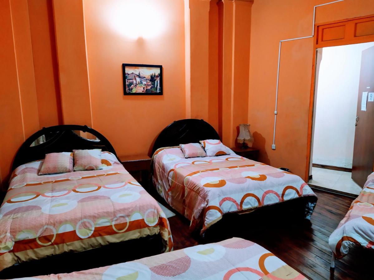 Hostal Latitud Ecuem Quito Exterior photo