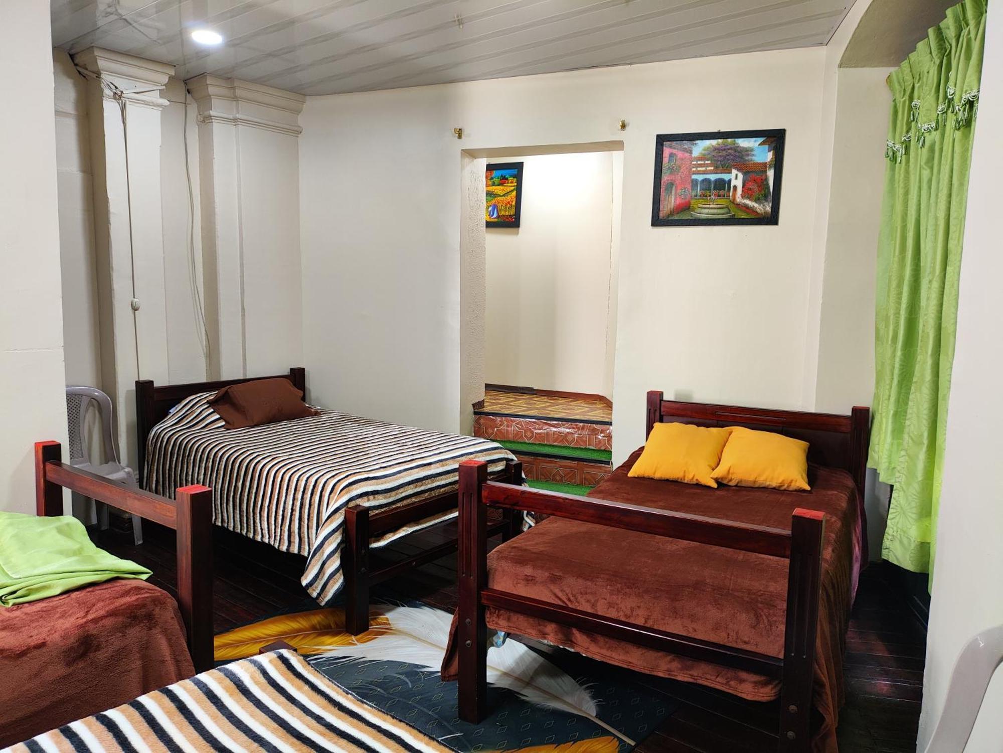 Hostal Latitud Ecuem Quito Exterior photo
