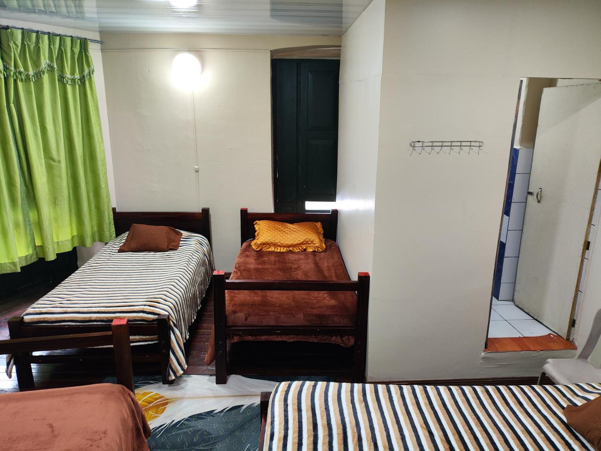 Hostal Latitud Ecuem Quito Exterior photo